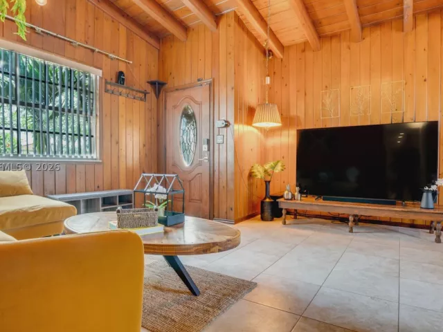 4-bedroom home for rent in Miami - 301 SW 69th Ave 301 - MondialRealty