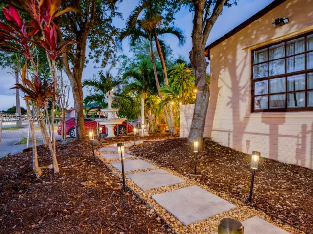 4-bedroom home for rent in Miami - 301 SW 69th Ave 301 - MondialRealty