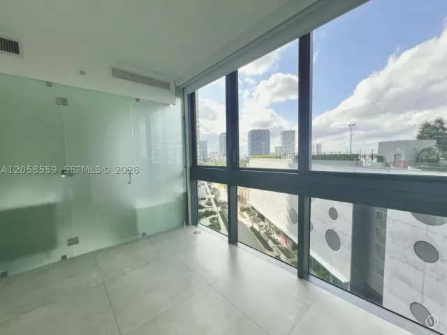 1-bedroom condo for sale in Miami - 650 NE 32nd St 908 - MondialRealty