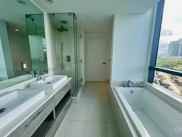1-bedroom condo for sale in Miami - 650 NE 32nd St 908 - MondialRealty
