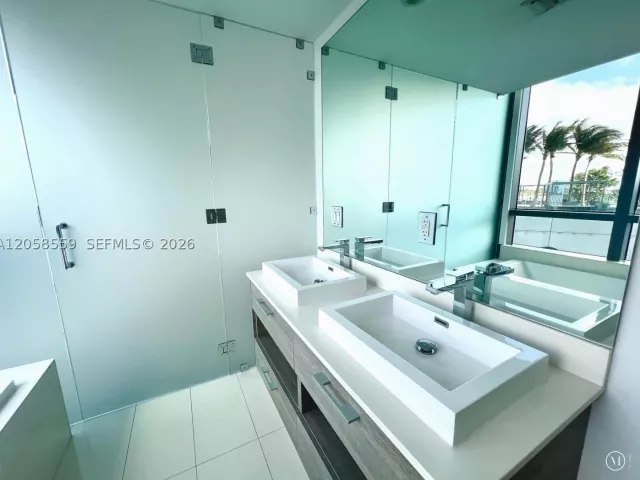1-bedroom condo for sale in Miami - 650 NE 32nd St 908 - MondialRealty