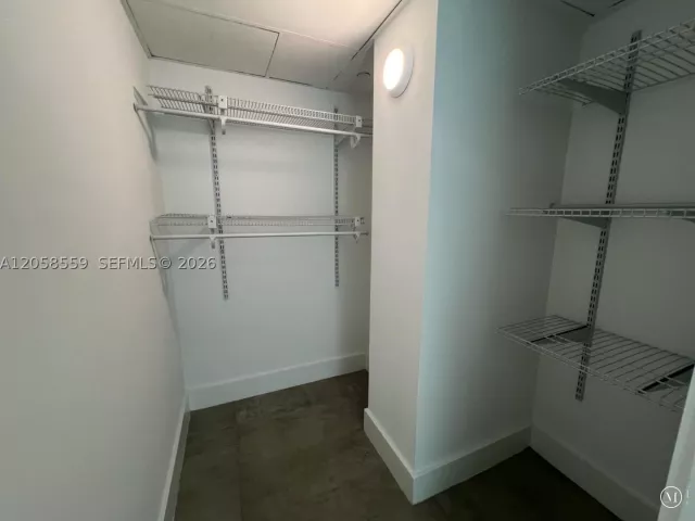 1-bedroom condo for sale in Miami - 650 NE 32nd St 908 - MondialRealty