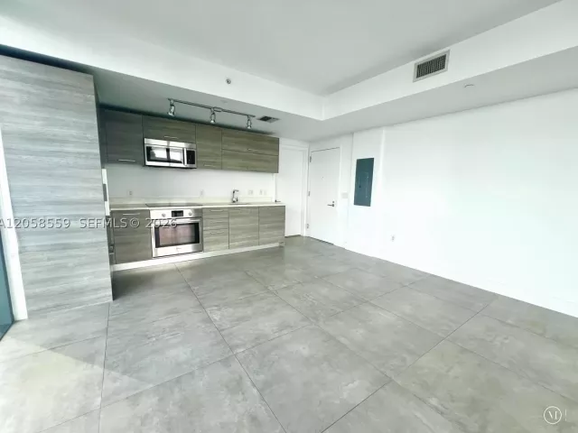 1-bedroom condo for sale in Miami - 650 NE 32nd St 908 - MondialRealty