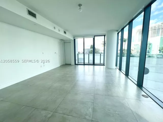 1-bedroom condo for sale in Miami - 650 NE 32nd St 908 - MondialRealty