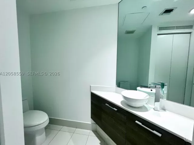 1-bedroom condo for sale in Miami - 650 NE 32nd St 908 - MondialRealty
