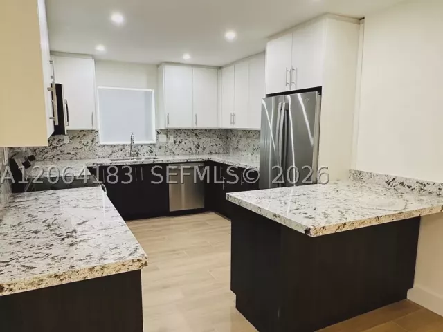 4-bedroom home for rent in Miami - 4120 SW 69 Ave - MondialRealty