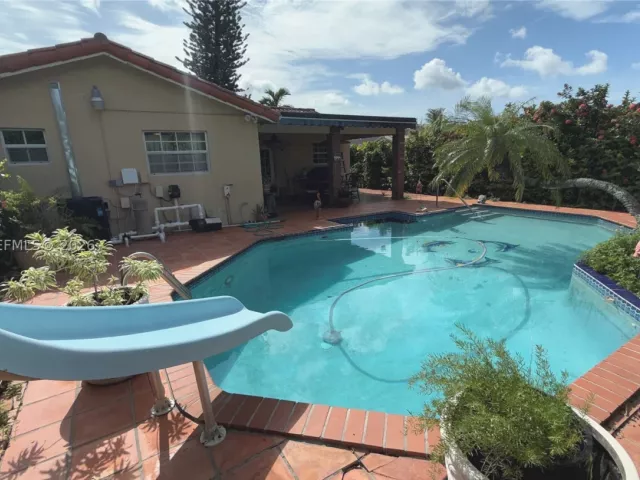 4-bedroom home for sale in Miami - 1542 SW 138th Ct - MondialRealty