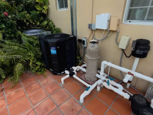 4-bedroom home for sale in Miami - 1542 SW 138th Ct - MondialRealty