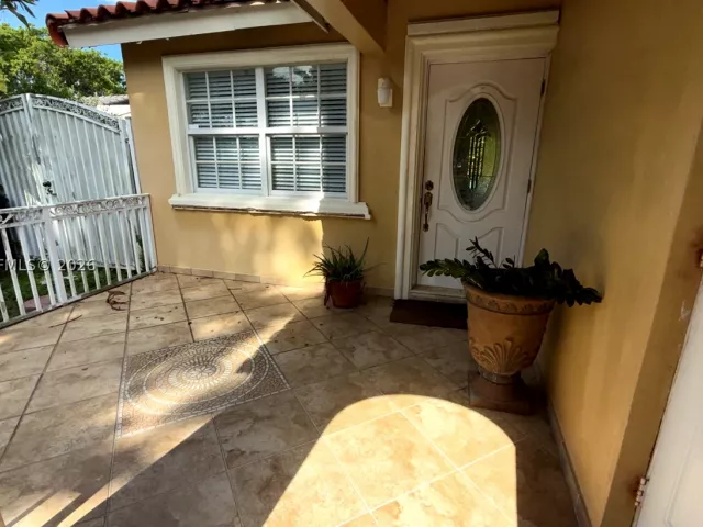 4-bedroom home for sale in Miami - 1542 SW 138th Ct - MondialRealty