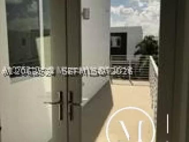 5-bedroom home for rent in Miami - 10125 NW 75 terr - MondialRealty