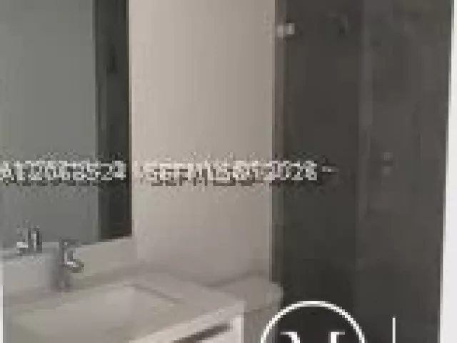 5-bedroom home for rent in Miami - 10125 NW 75 terr - MondialRealty