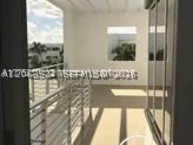 5-bedroom home for rent in Miami - 10125 NW 75 terr - MondialRealty