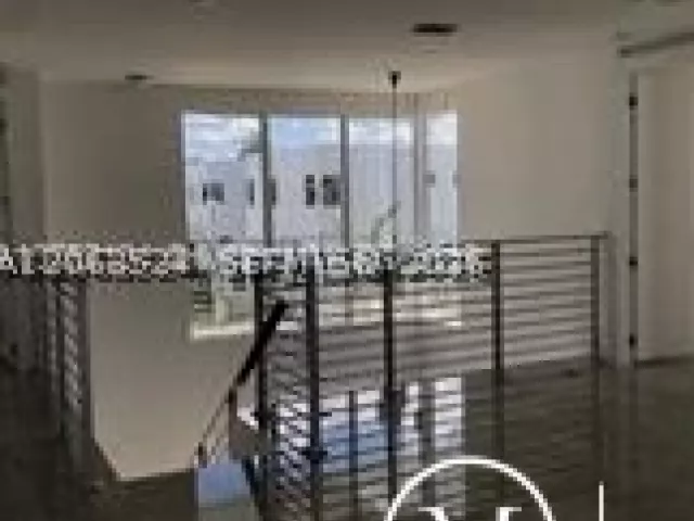 5-bedroom home for rent in Miami - 10125 NW 75 terr - MondialRealty