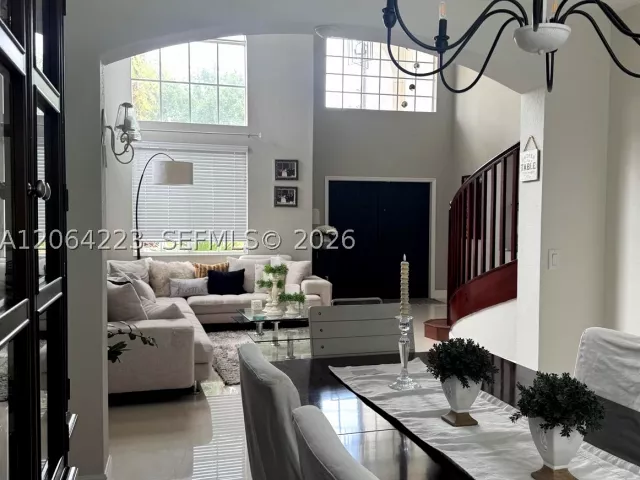 6-bedroom home for sale in Homestead - 3964 NE 15th St - MondialRealty