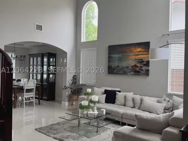 6-bedroom home for sale in Homestead - 3964 NE 15th St - MondialRealty