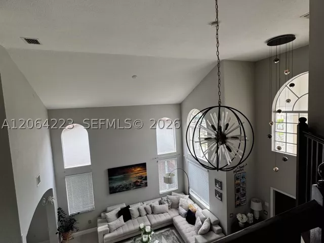 6-bedroom home for sale in Homestead - 3964 NE 15th St - MondialRealty