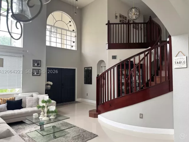 6-bedroom home for sale in Homestead - 3964 NE 15th St - MondialRealty