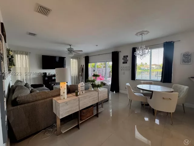 6-bedroom home for sale in Homestead - 3964 NE 15th St - MondialRealty