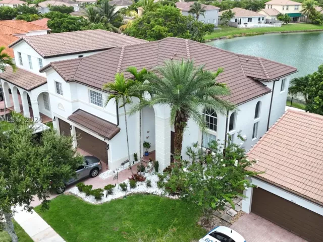 6-bedroom home for sale in Homestead - 3964 NE 15th St - MondialRealty