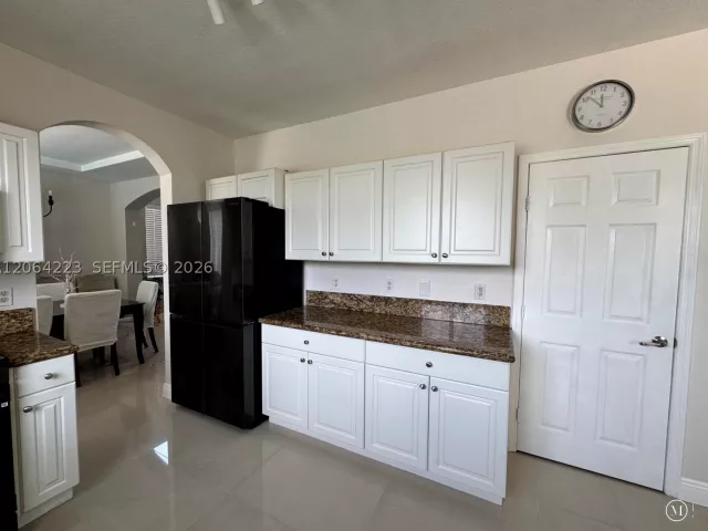 6-bedroom home for sale in Homestead - 3964 NE 15th St - MondialRealty