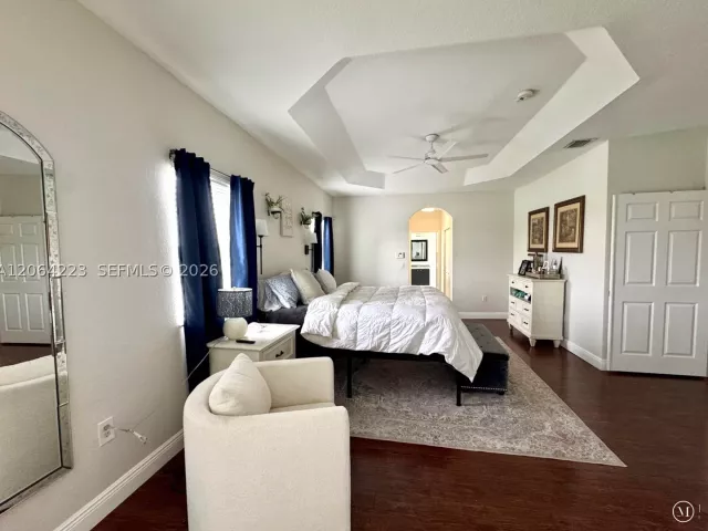 6-bedroom home for sale in Homestead - 3964 NE 15th St - MondialRealty