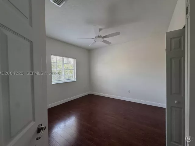 6-bedroom home for sale in Homestead - 3964 NE 15th St - MondialRealty