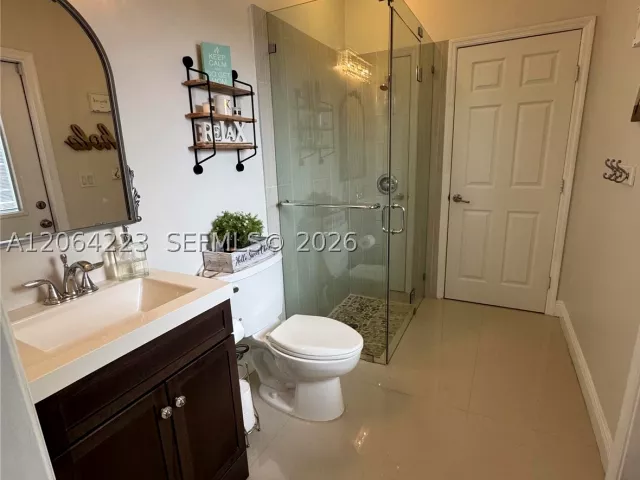 6-bedroom home for sale in Homestead - 3964 NE 15th St - MondialRealty