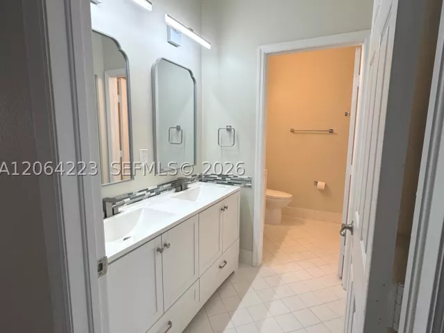 6-bedroom home for sale in Homestead - 3964 NE 15th St - MondialRealty