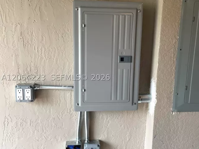 6-bedroom home for sale in Homestead - 3964 NE 15th St - MondialRealty
