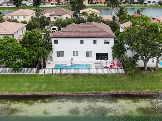 6-bedroom home for sale in Homestead - 3964 NE 15th St - MondialRealty