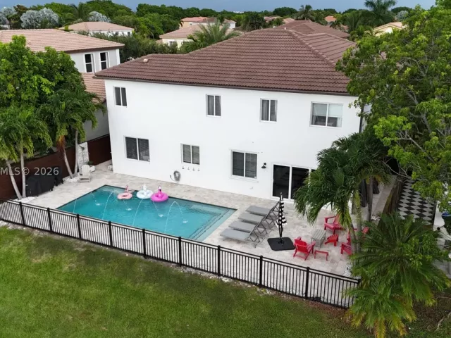 6-bedroom home for sale in Homestead - 3964 NE 15th St - MondialRealty