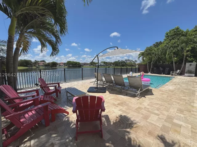 6-bedroom home for sale in Homestead - 3964 NE 15th St - MondialRealty