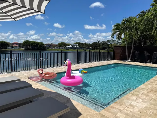 6-bedroom home for sale in Homestead - 3964 NE 15th St - MondialRealty