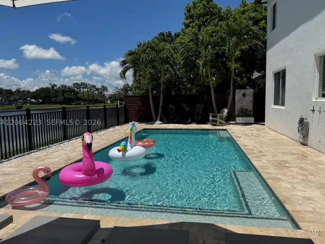 6-bedroom home for sale in Homestead - 3964 NE 15th St - MondialRealty
