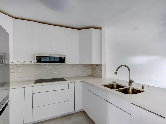 3-bedroom home for sale in Miami - 12909 SW 61st Ter - MondialRealty