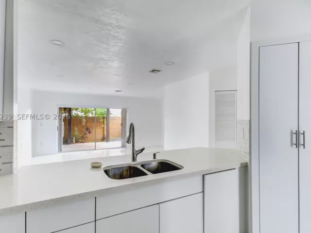 3-bedroom home for sale in Miami - 12909 SW 61st Ter - MondialRealty