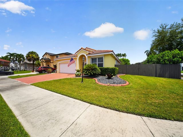 3-bedroom home for sale in Miami - 16437 SW 76th Ter - MondialRealty