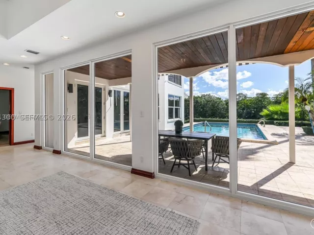 5-bedroom home for rent in Coral Gables - 184 Paloma Drive - MondialRealty