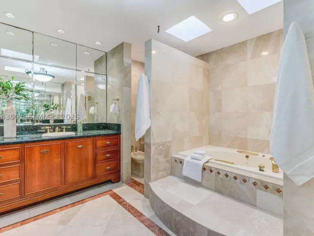 5-bedroom home for rent in Coral Gables - 184 Paloma Drive - MondialRealty