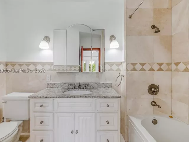 5-bedroom home for rent in Coral Gables - 184 Paloma Drive - MondialRealty