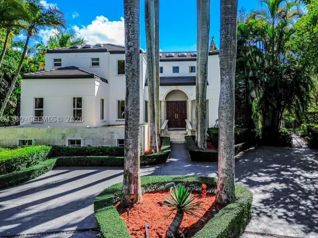 5-bedroom home for rent in Coral Gables - 184 Paloma Drive - MondialRealty