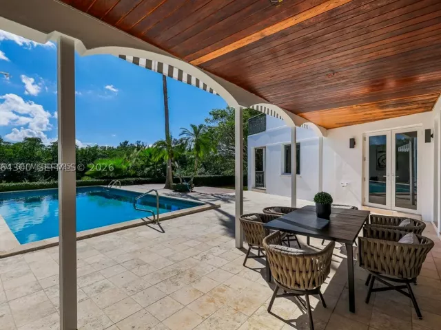 5-bedroom home for rent in Coral Gables - 184 Paloma Drive - MondialRealty