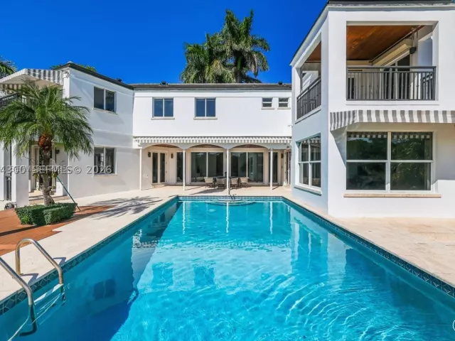 5-bedroom home for rent in Coral Gables - 184 Paloma Drive - MondialRealty