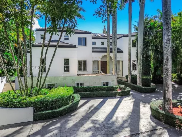 5-bedroom home for rent in Coral Gables - 184 Paloma Drive - MondialRealty