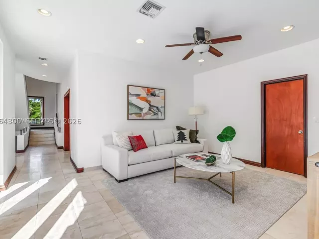 5-bedroom home for rent in Coral Gables - 184 Paloma Drive - MondialRealty