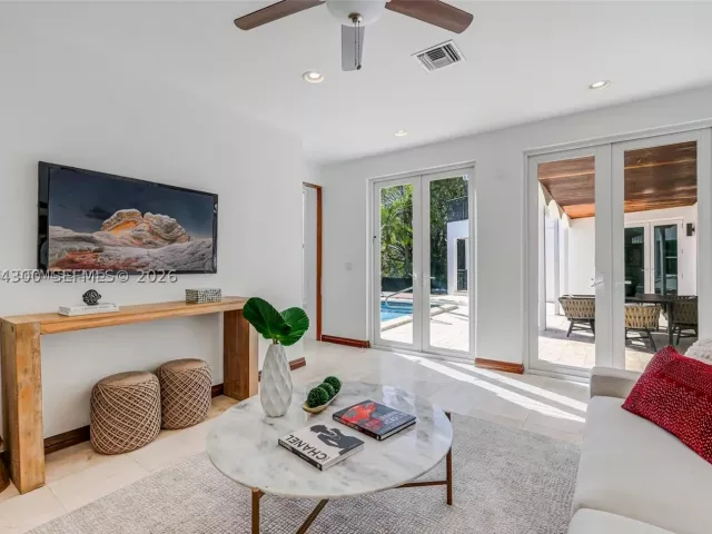 5-bedroom home for rent in Coral Gables - 184 Paloma Drive - MondialRealty