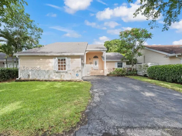 4-bedroom home for rent in Miami - 15026 SW 141st Ct N/A - MondialRealty
