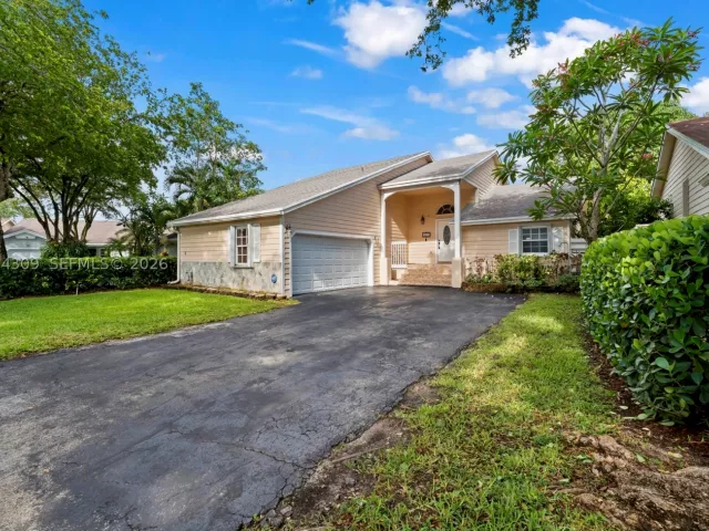 4-bedroom home for rent in Miami - 15026 SW 141st Ct N/A - MondialRealty