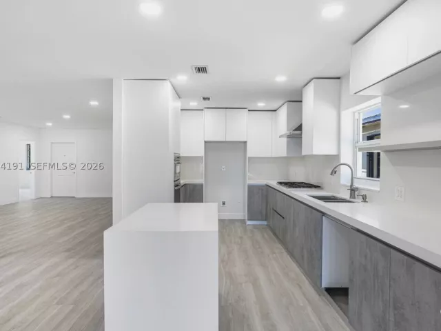 5-bedroom home for rent in Miami Beach - 1451 Stillwater Dr - MondialRealty