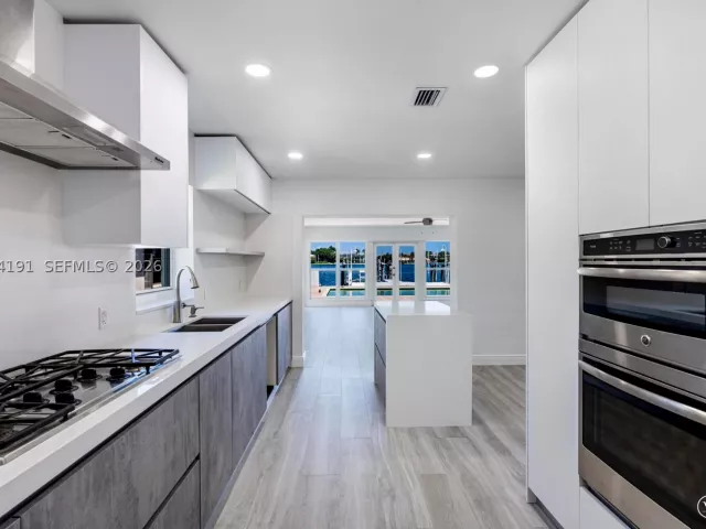 5-bedroom home for rent in Miami Beach - 1451 Stillwater Dr - MondialRealty